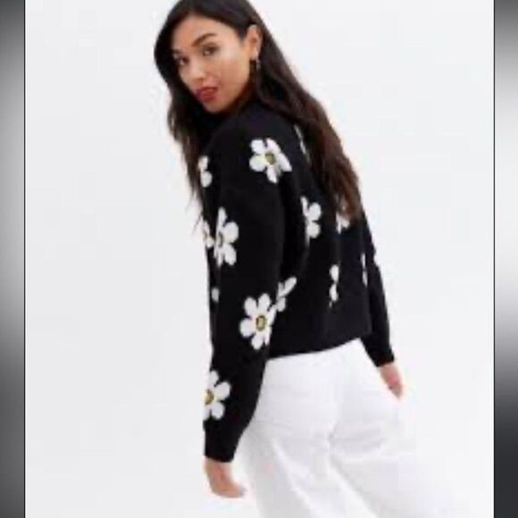 Sweaters - Nikki daisy sweater cropped tie front Cottage core Cardigan sz X-Large sweater